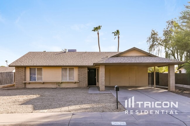 Building Photo - 3224 N Woodburne Dr