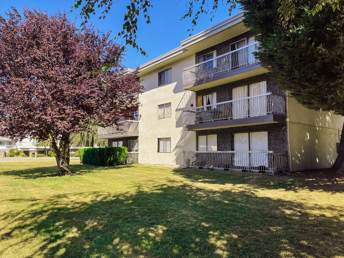 Photo du bâtiment - Sussex Place Apartments