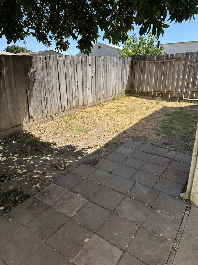 Private fenced back yard - 2120 5th St
