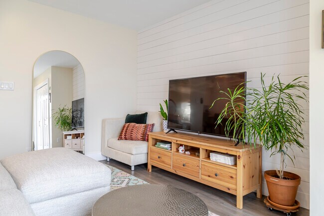 Foto del edificio - 6410 Chimney Creek Cir