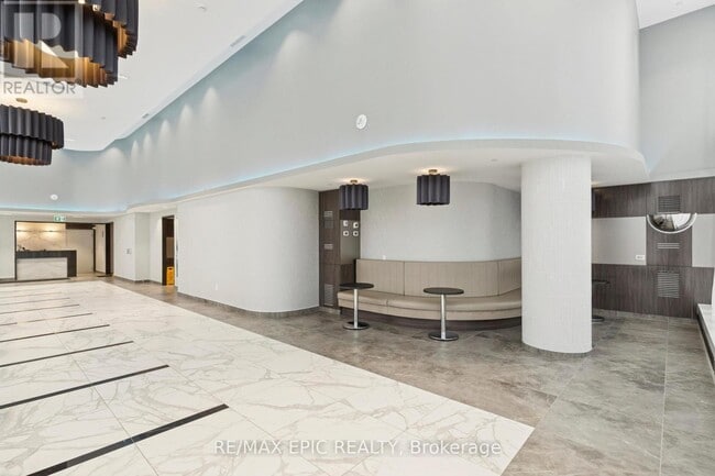 Building Photo - 95 Oneida Crescent