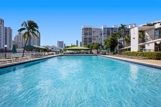 Foto del edificio - 800 Parkview Dr
