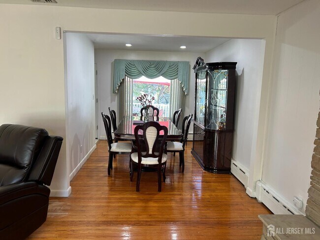 Foto del edificio - 1471 Thomas Ave