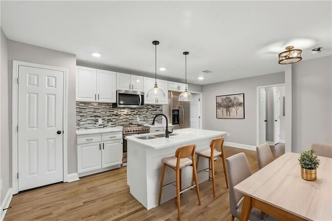 Building Photo - 2866 Belvedere Ln