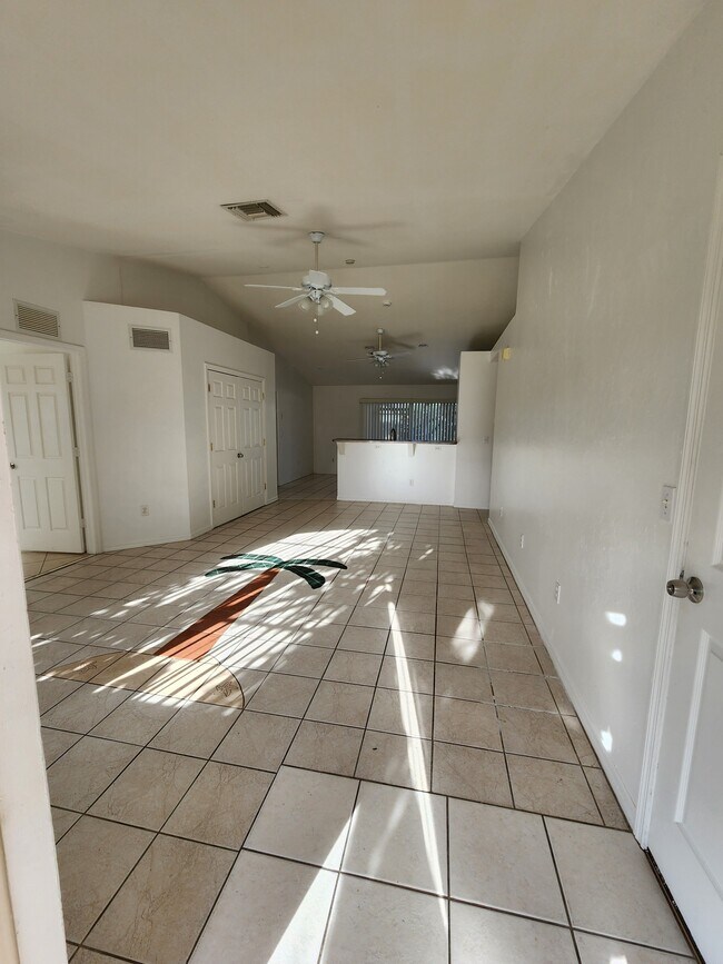 Foto del edificio - 2626 SW Santa Barbara Pl