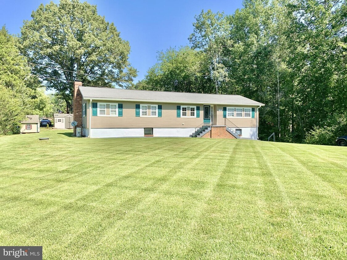 Primary Photo - 19 Ash Ln