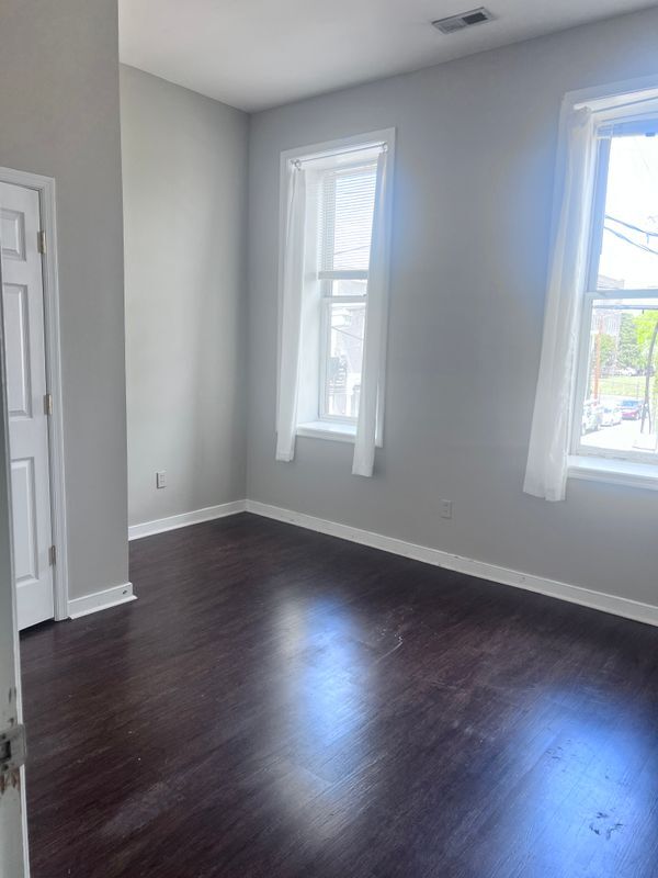 Foto del edificio - 1627 W Main St