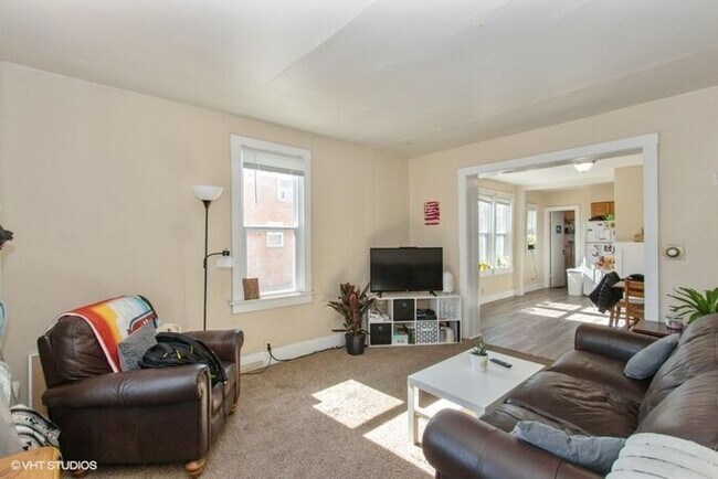 Foto del edificio - $3,400 | 4 Bedroom, 2 Bathroom House | Pet...