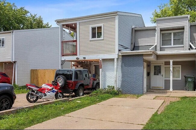 Building Photo - 2049 Berkshire Cir