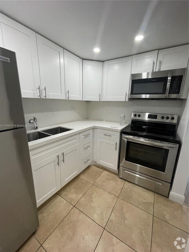 Building Photo - 8607 SW 68th Ct