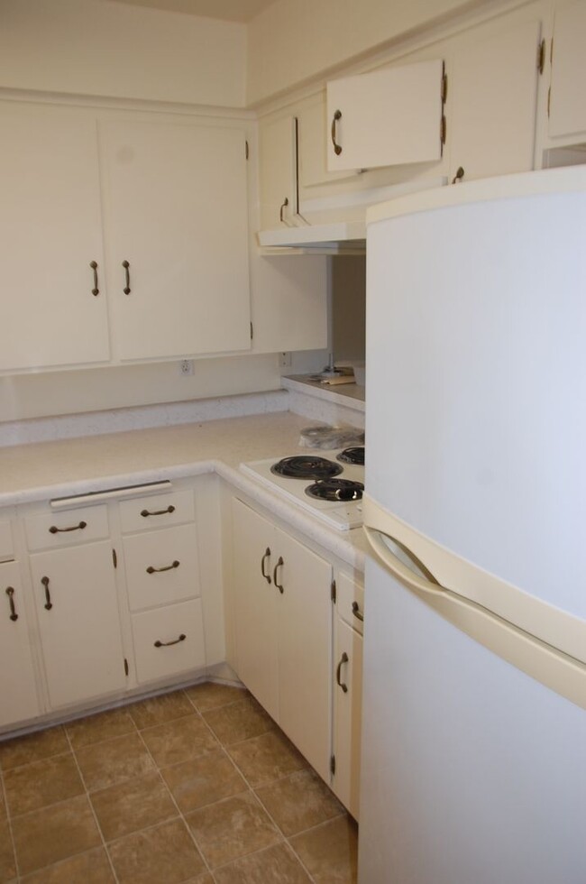 Building Photo - Encina Royale 3 Bedroom