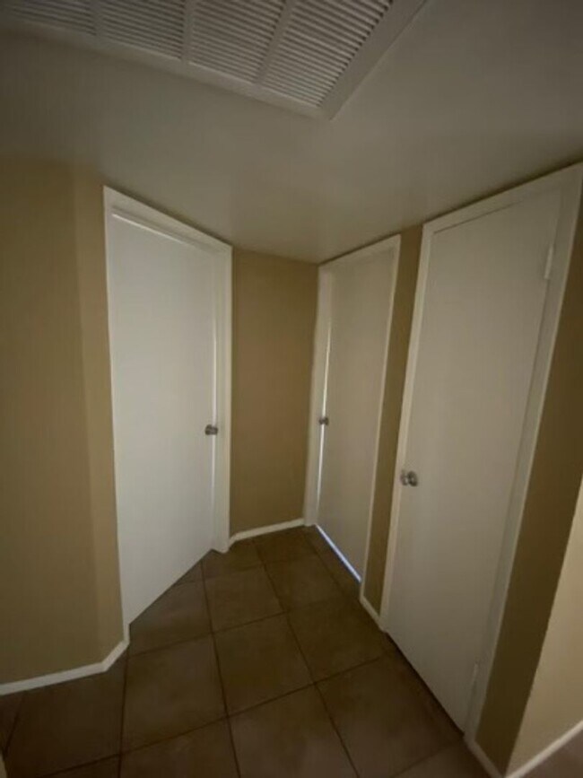 Foto del edificio - Apply Here https://realty480.appfolio.com/listings