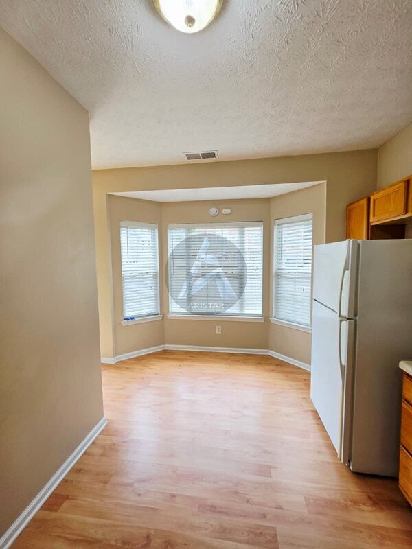 Foto del edificio - 4319 Thorngate Ln