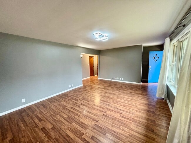 Foto del edificio - $1395 Charming 3-Bedroom Ranch Near Ball State & Ball Memorial!