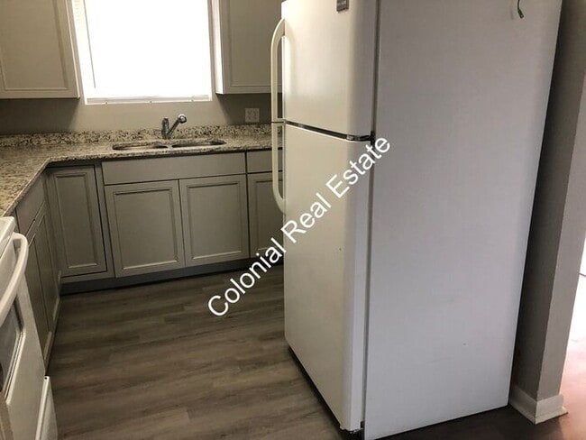Building Photo - Very nice 2 bedroom 1 bathroom apartment n...