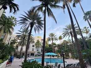 Building Photo - 780 S Sapodilla Ave