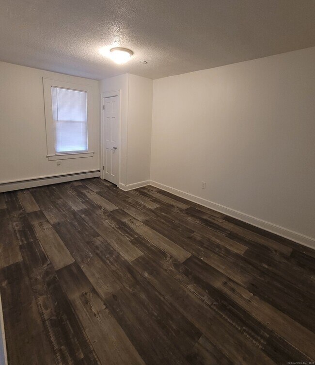 Building Photo - 785 Terryville Ave