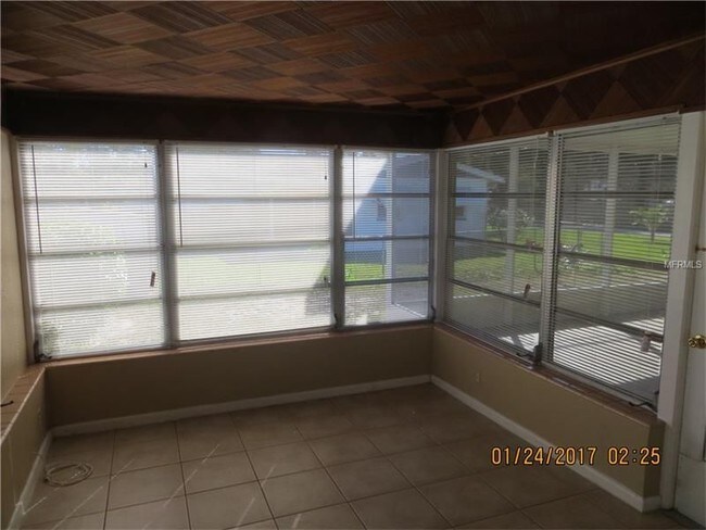 Foto del edificio - 10844 111th Pl N