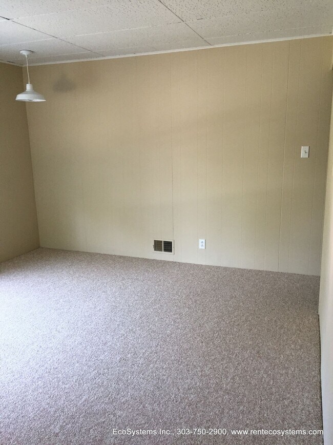 Foto del edificio - Top Floor Renovated 1 Bed/1 Bath Apartment in Victorian 4-Plex