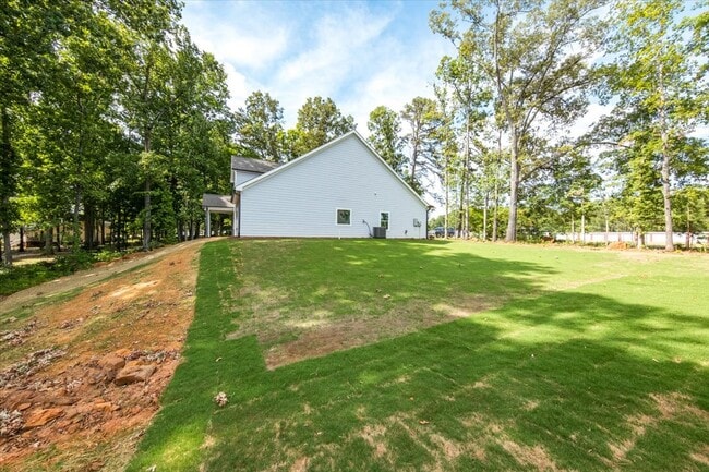 Building Photo - 182 Railroad St