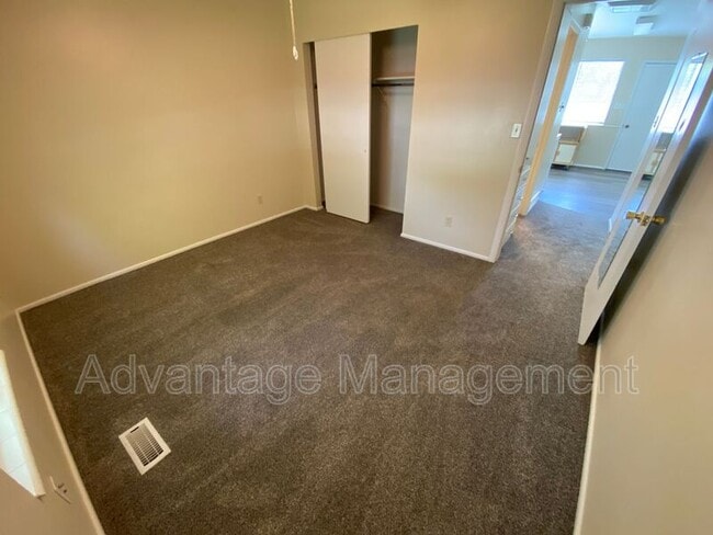 Building Photo - 122 N 1050 E