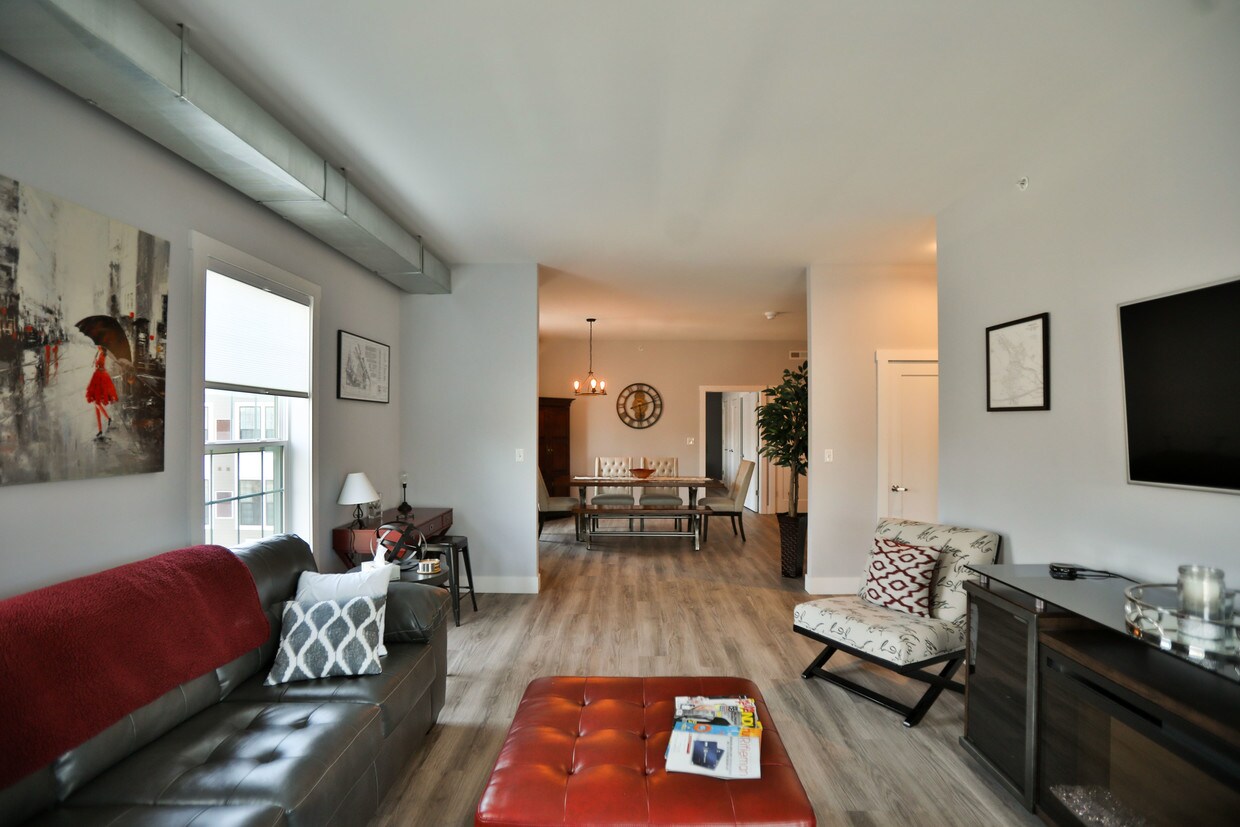 Primary Photo - 52 Leonard St