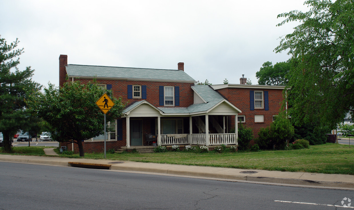 Building Photo - 9002 Church St