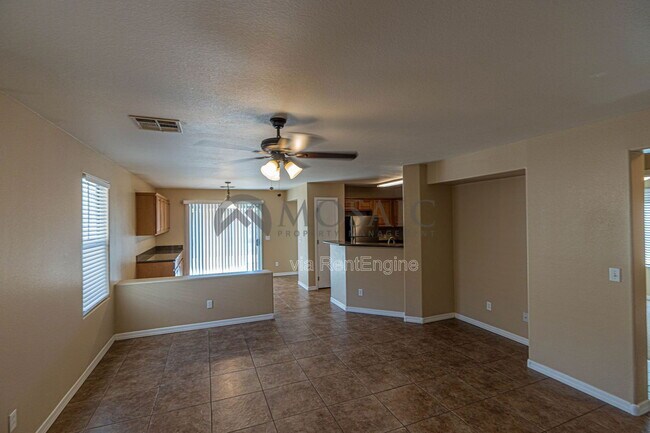 Foto del edificio - 2035 W Gold Dust Ave