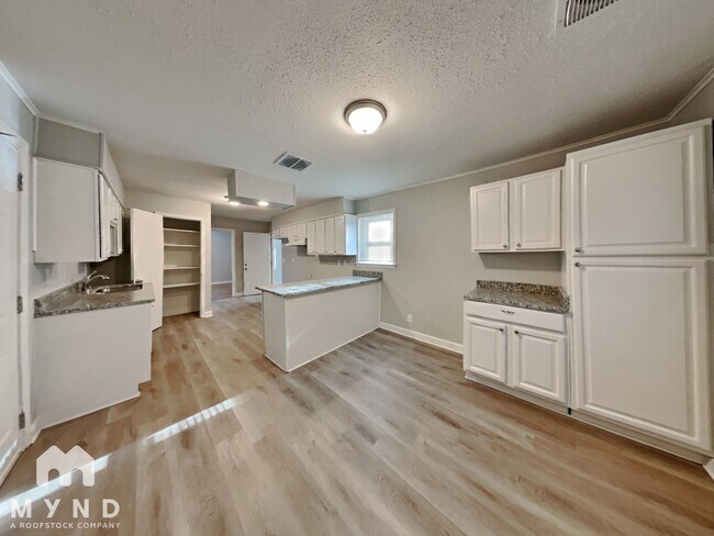 Building Photo - 4653 Berta Rd