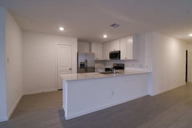 Building Photo - 2511 Night Emerald Dr