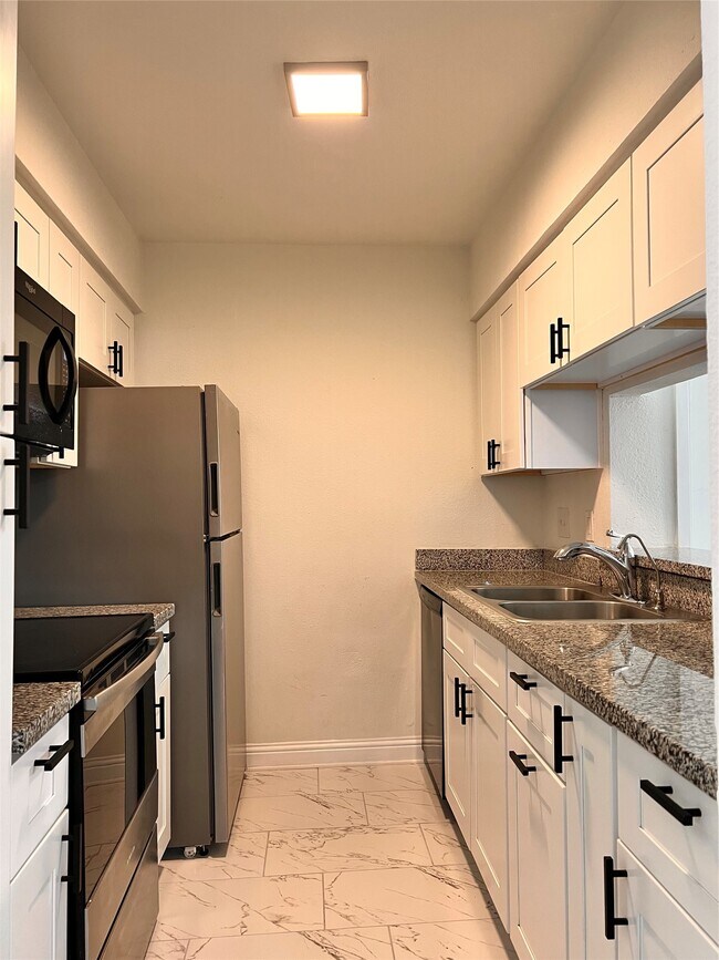 Building Photo - 3005 Walnut Bend Ln