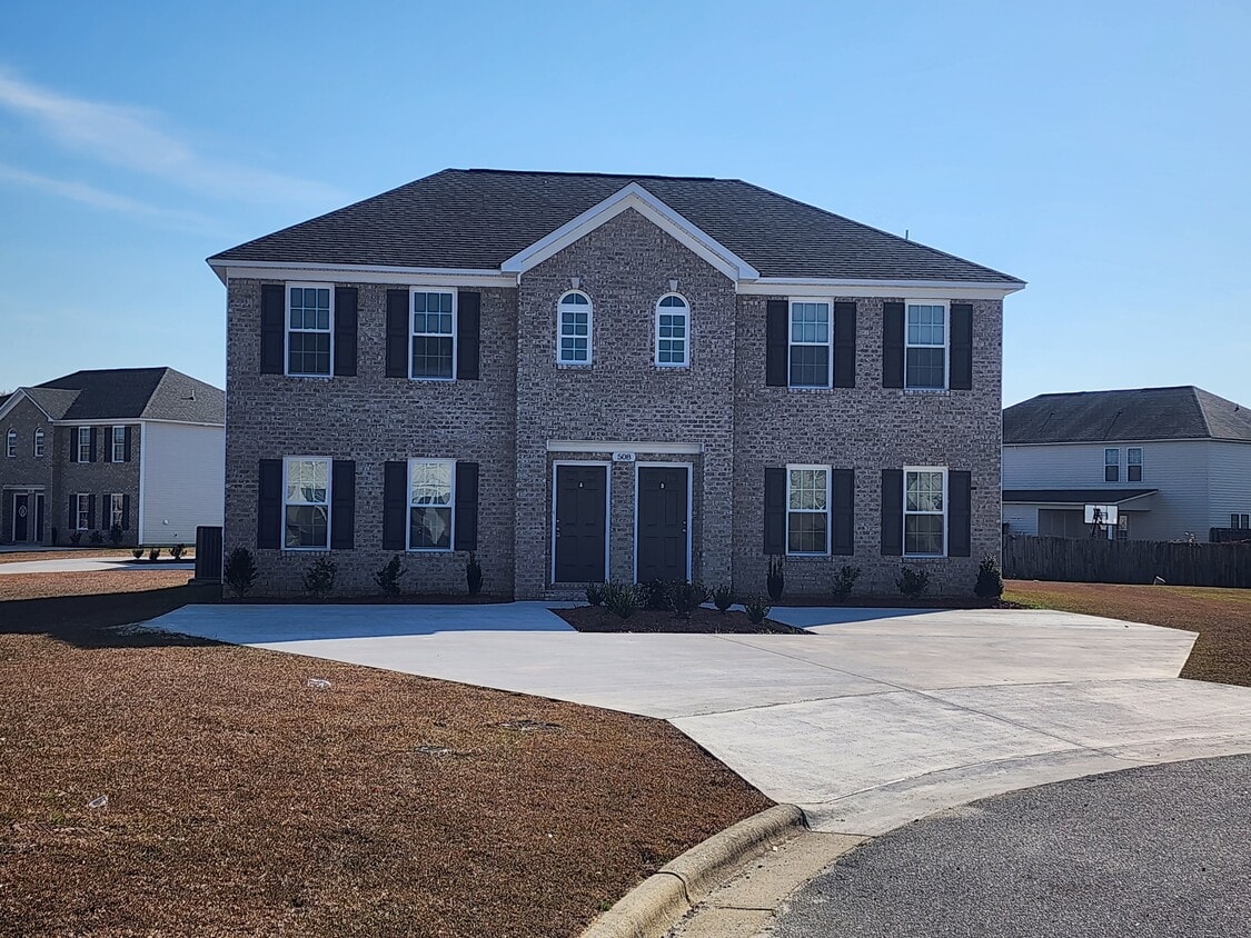 508 Hillshade Ct, Winterville, NC 28590 Townhome Rentals in