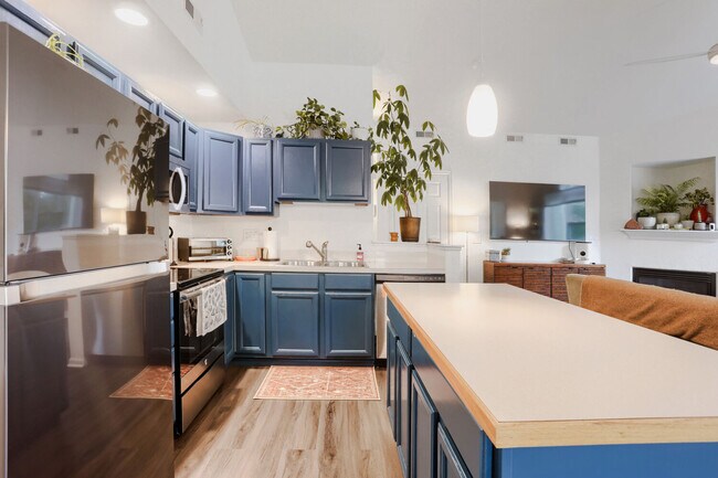 Building Photo - 635 Gooseberry Dr