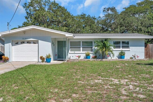 Building Photo - 2151 Poinciana Dr