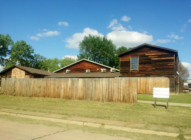 Building Photo - 817 N Burdick St