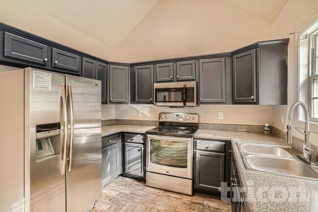 Foto del edificio - 5911 Dunn Rd