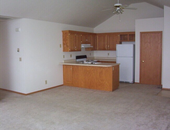 Foto del edificio - Corner lot 2 bedroom duplex in great locat...