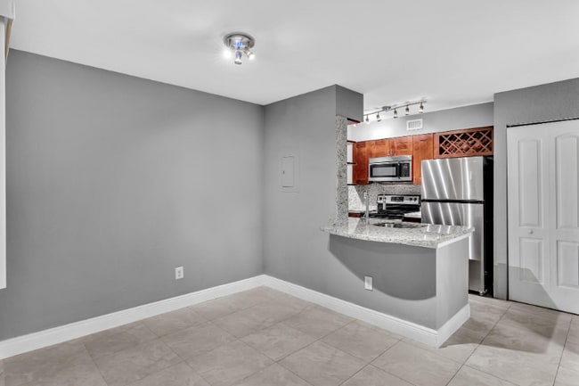 Foto del edificio - 2881 N Oakland Forest Dr