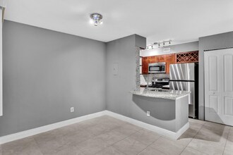 Building Photo - 2880 N Oakland Forest Dr