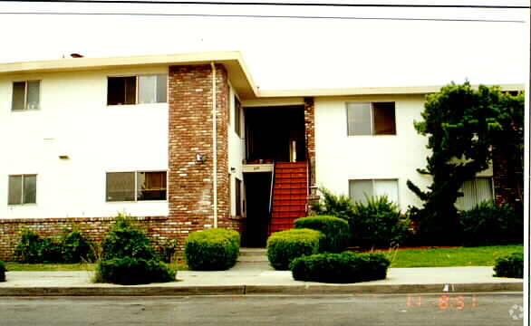 Building Photo - 506 Columbia Ave