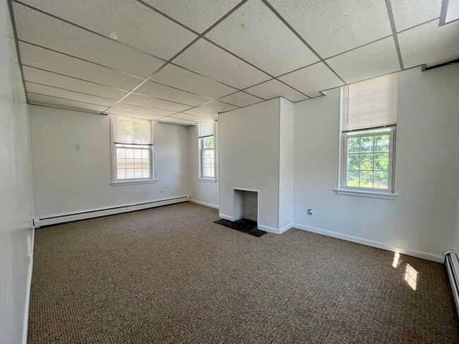 Building Photo - 216 W Linden Ave