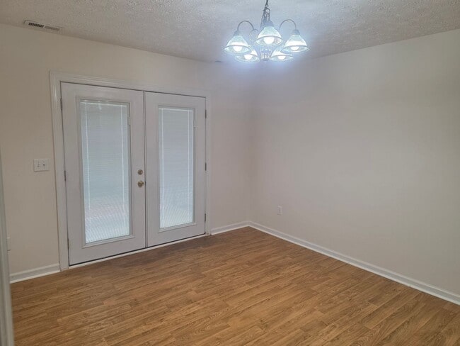 Building Photo - 3 Bedroom 2.5 Bathroom Townhouse