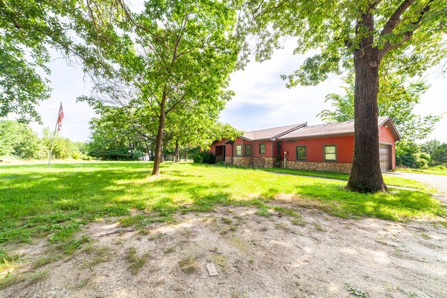 Building Photo - 6050 S Sinclair Rd