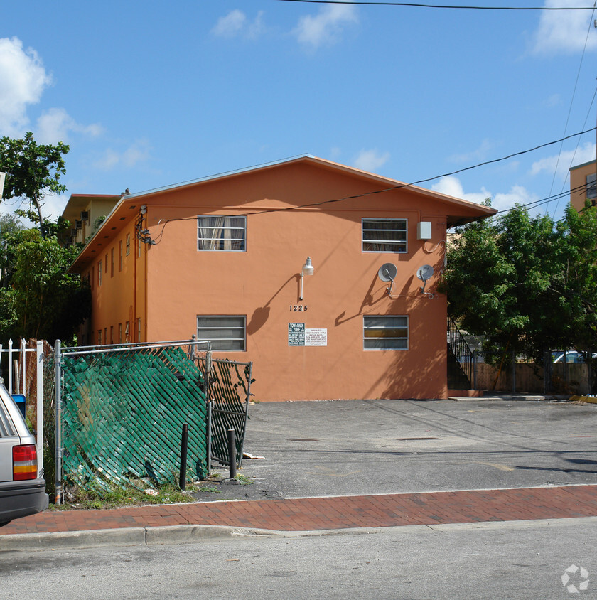 Foto del edificio - 1225 SW 6th St