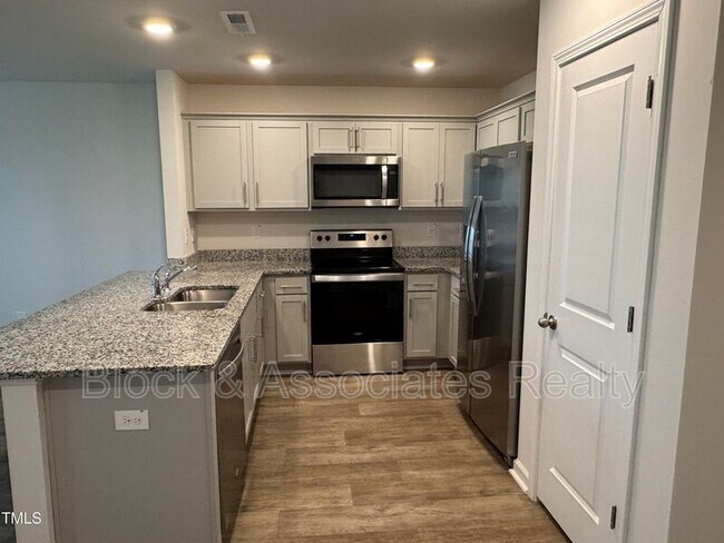 Foto del edificio - 145 Tributary Wy