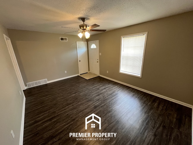 Photo - NEWLY RENOVATED 3BR/2BA in Easthaven | Modern Fireplace & Formal Dining House