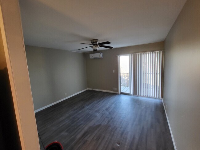 Foto del edificio - 734 N Country Acres Ave