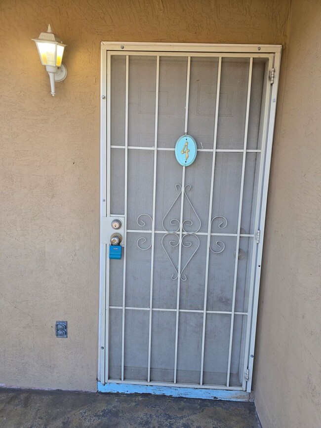 Building Photo - Comfortable 2 Bedroom Rio Rancho Apartment
