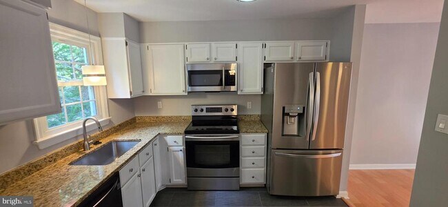 Building Photo - 1353 Templeton Pl