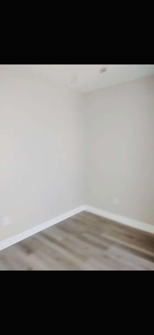 Photo - 623 W 28th St Apartment